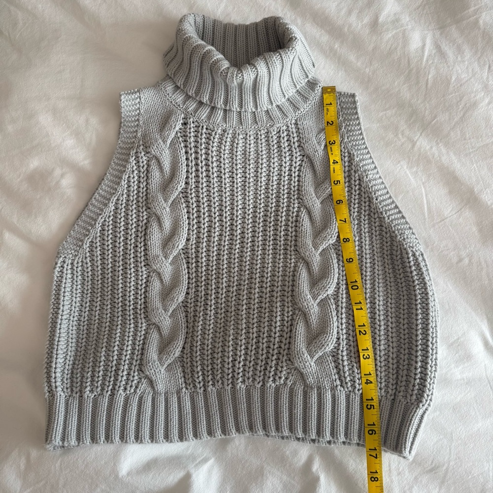Gray Cable Knit Sleeveless Sweater - Picture 5 of 5